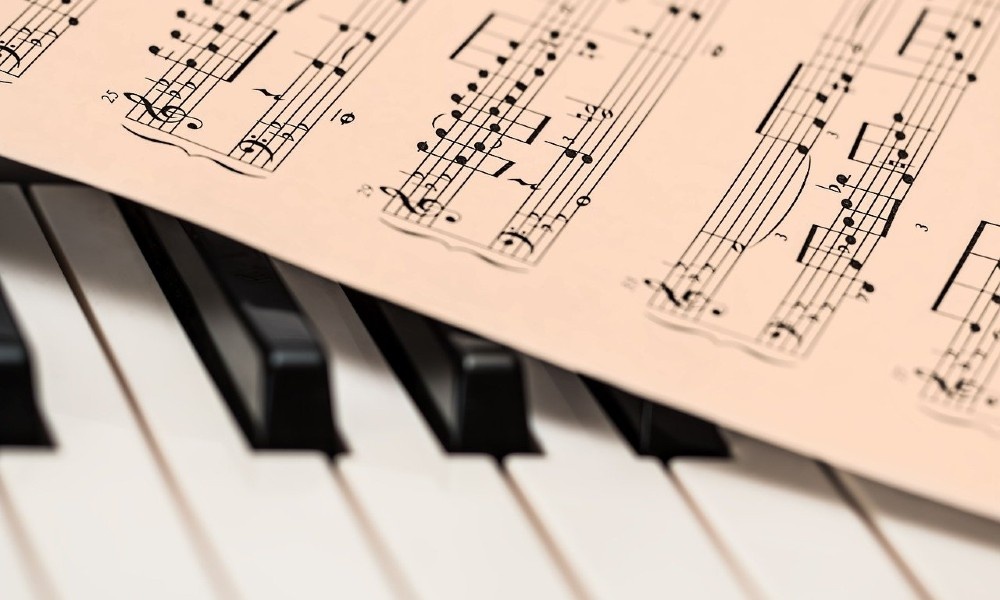 A Beginner’s Path on How to Read Piano Sheets That Works Today